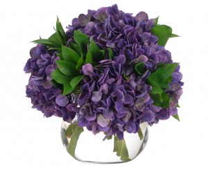 Цветы HYDRANGEA, фиолетовые в стеклянной вазе